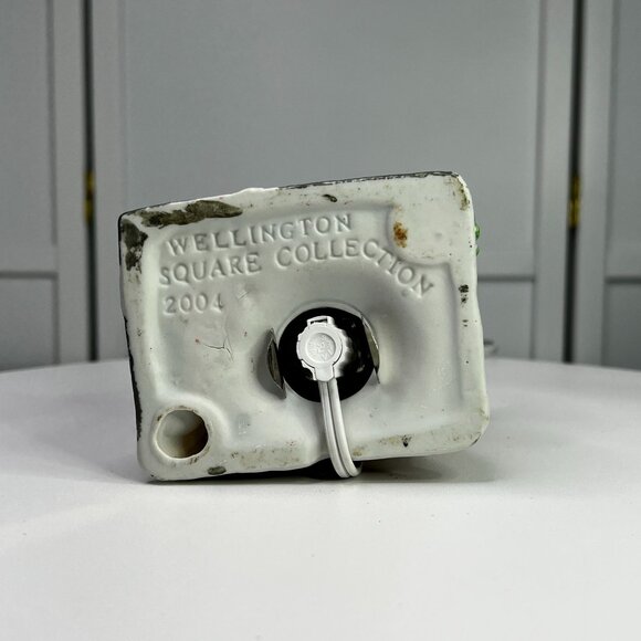 Candy Shop Wellington Square Collection Lighted Christmas Village Building 2004 - Picture 12 of 12